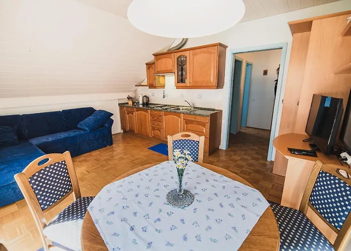 Δωμάτια σε οικογενειακή κατοικία Kocka