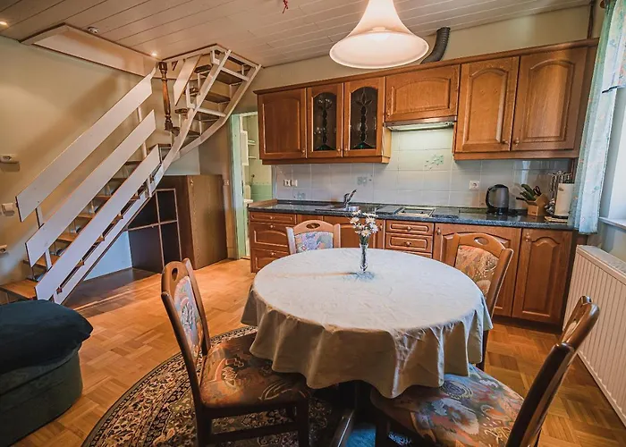 Kocka Δωμάτια σε οικογενειακή κατοικία Zgornje Jezersko